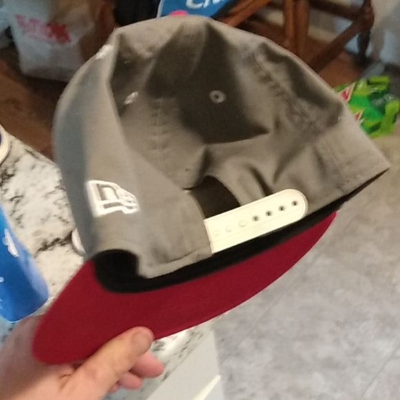 Vintage East Coast college sports snapbacks. - Picture 11 of 17